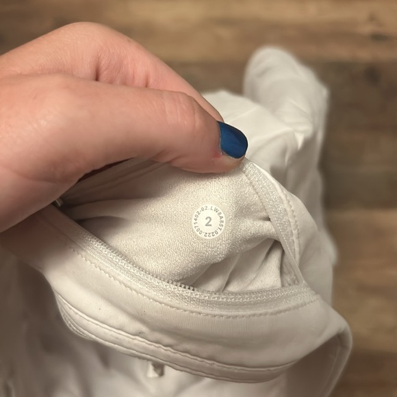 White lululemon skirt size 2 long - Picture 3 of 4